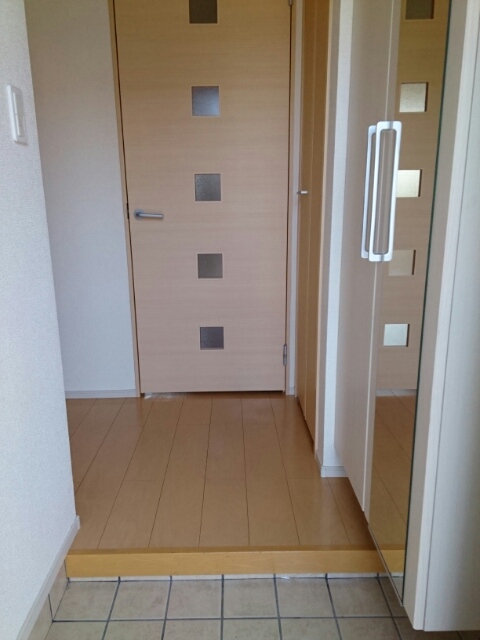 クロシェット　ゼロ 玄関