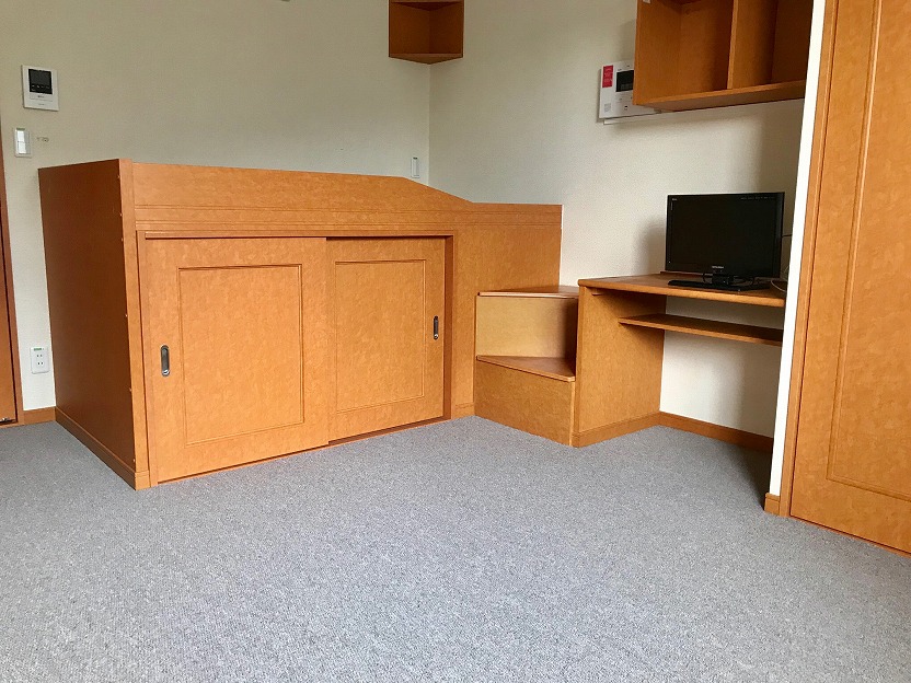 レオパレスタラート リビング