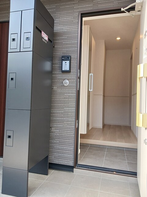 エヌ・ケー　フィールド 玄関