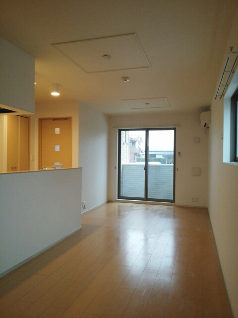 シュトラール リビング