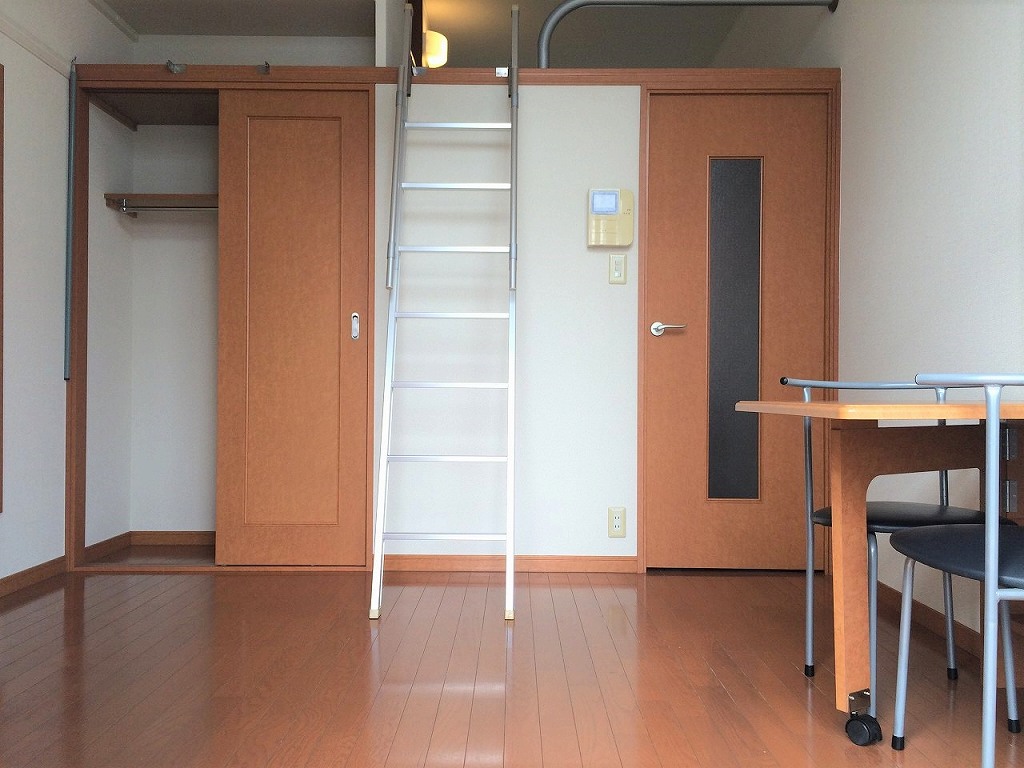 レオパレスリヴァージュオカベ リビング