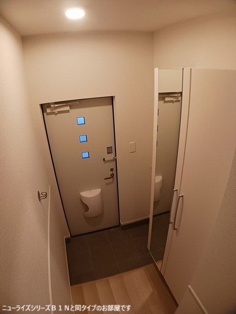 アナンド・ニワス 玄関