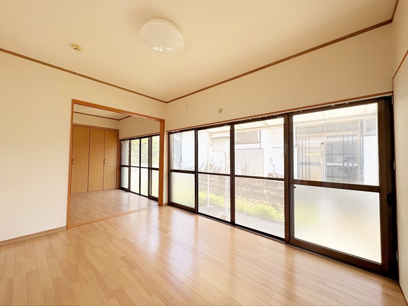 西伊場町32-25借家 リビング