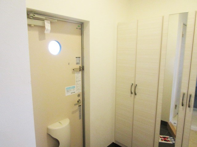 ガレッジ志都呂 玄関