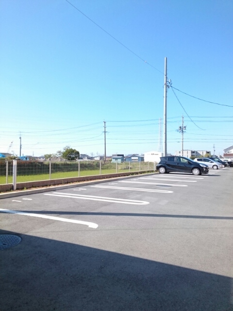リベラル５０７ウエスト 駐車場