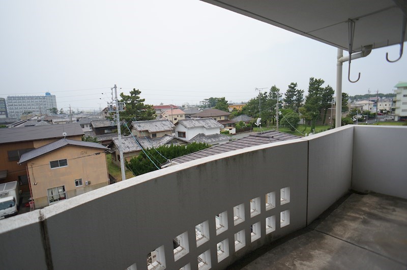 ガーデンロゼ弁天 ベランダ