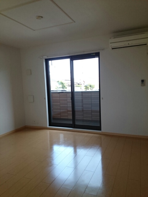 ＭＵＬＢＥＲＲＹ　ＣＯＵＲＴ リビング