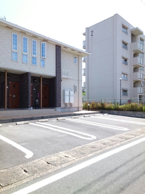 ヘマソラールＡ 駐車場