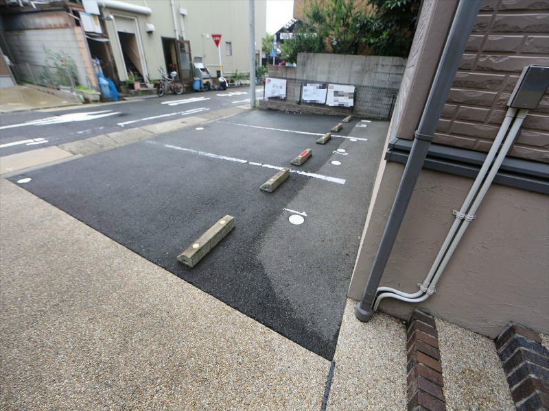 ラポール春岡 駐車場