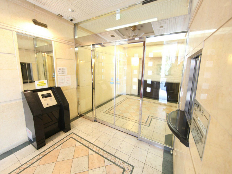 プレサンス名古屋城前 エントランス