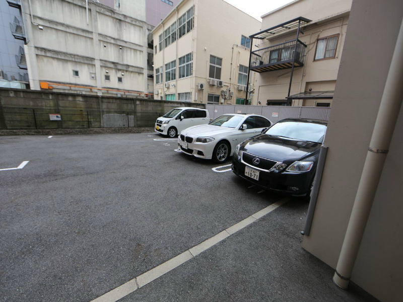リヴシティ栄参番館 駐車場