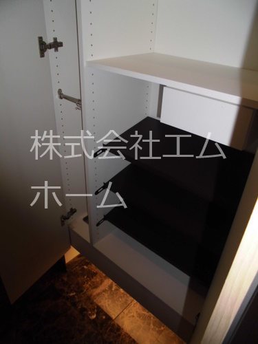 プラウドタワー覚王山 玄関