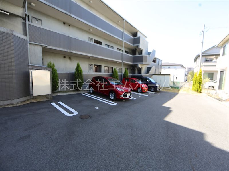フォンテーヌナウ 駐車場