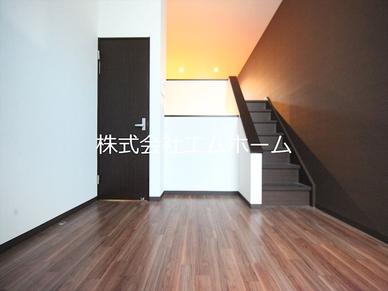 Creo栄生伍番館（クレオ栄生伍番館） リビング