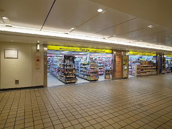 パークナード名古屋駅 ドラッグストア