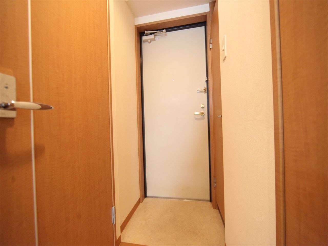 エステート愛和 玄関