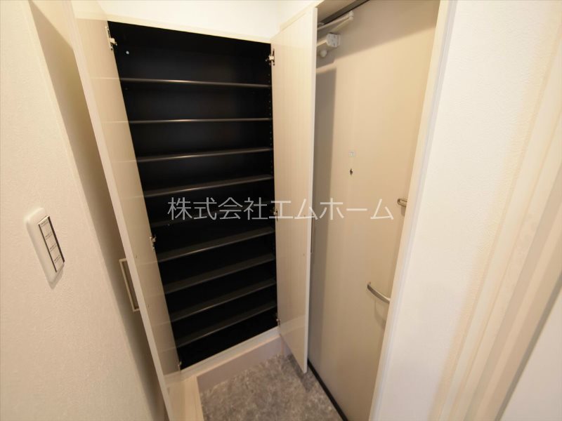 クレスト高畑 玄関