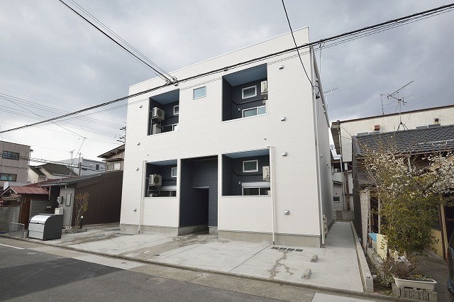 セジュール川西 外観