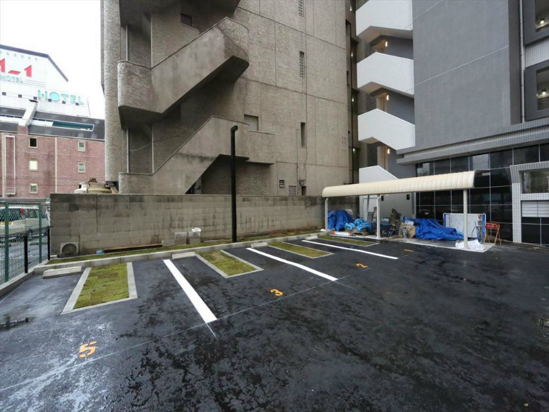 ラピス・ラズリ 駐車場