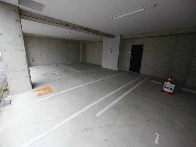 吹上アパートメント 駐車場