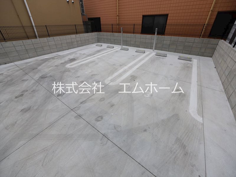 セントフィオーレ岩塚 駐車場