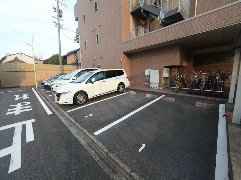 カーサ千種Ａ 駐車場