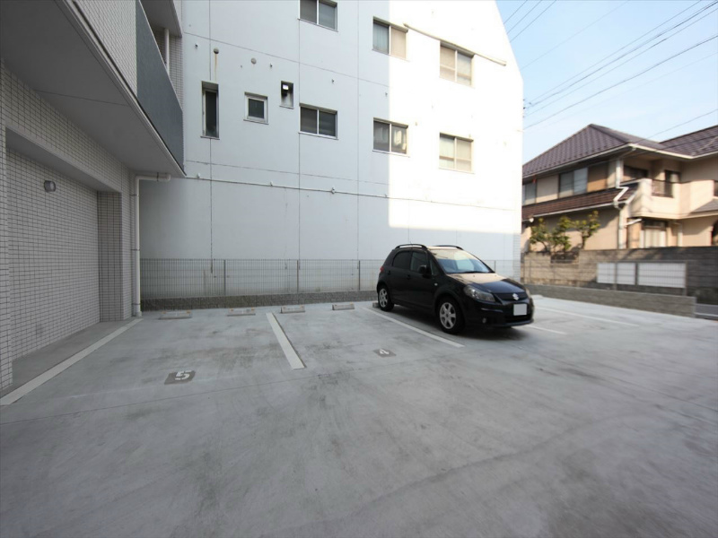 ＬＡＵＬＥＡ　ＨＥＩＡＮ（ラウレアヘイアン） 駐車場