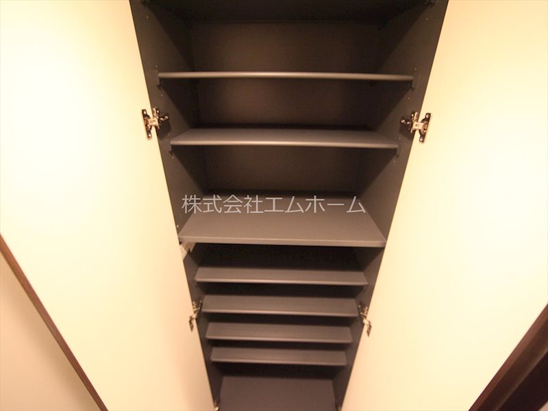 プレサンスロジェ葵 玄関