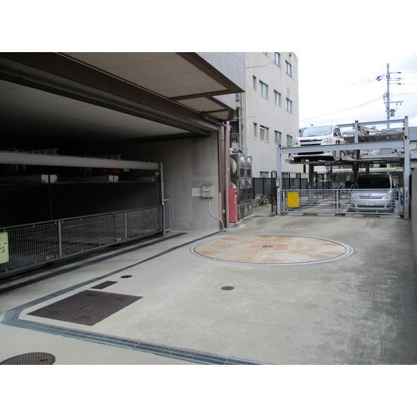 サムティイースト白壁 駐車場