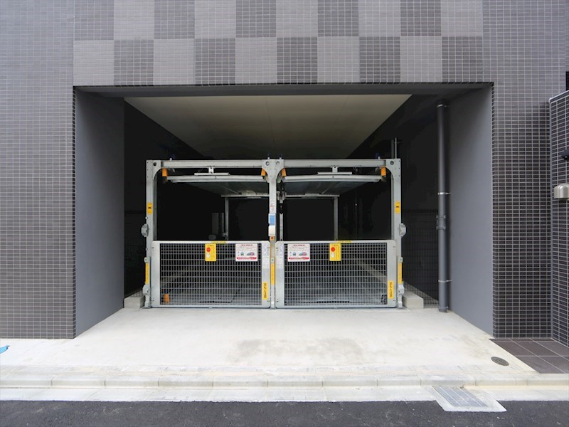 ファステート名古屋ラプソティ 駐車場