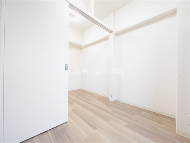 プレサンスジェネ新栄町駅前葵 リビング