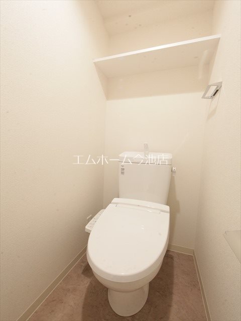 プレサンスジェネ新栄町駅前葵 トイレ