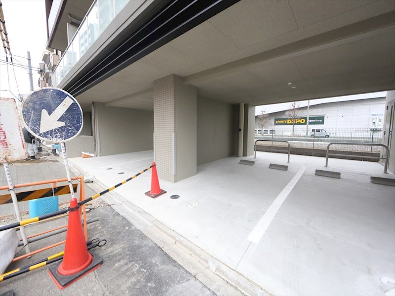 ルーエ金山 駐車場