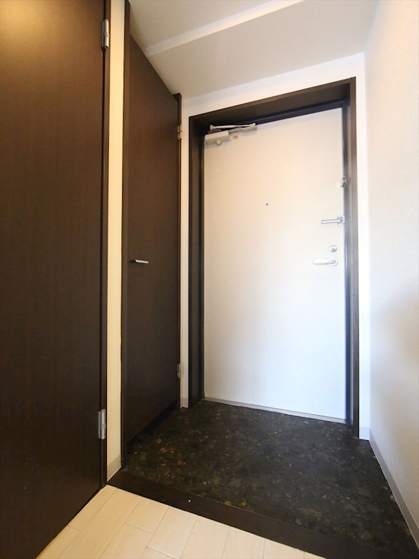 モデルノ 玄関