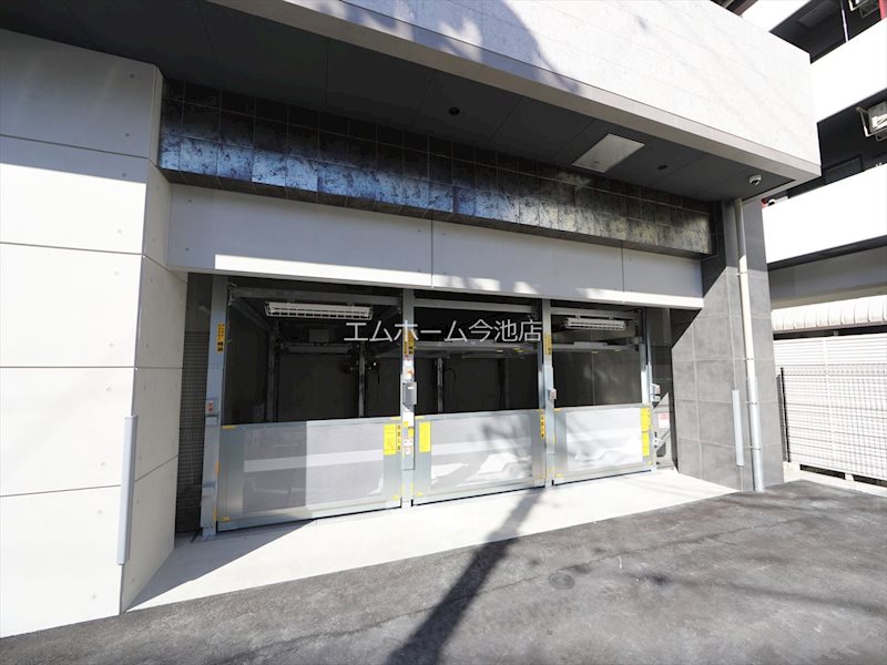 S-RESIDENCE堀田駅前futur 駐車場
