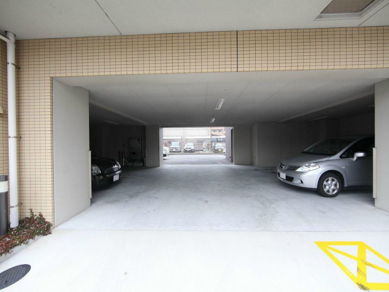 フォレル 駐車場