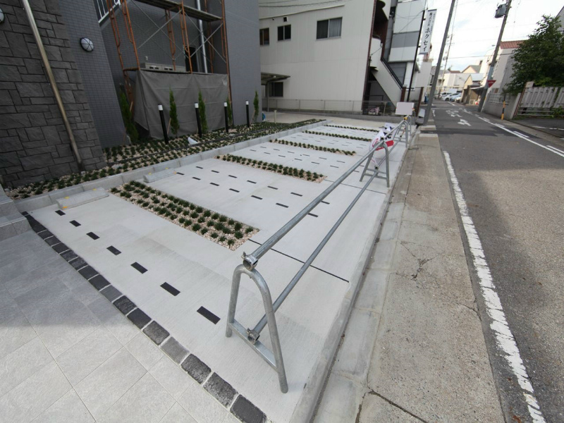 プラジュ千種 駐車場
