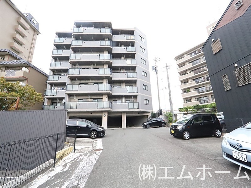ファミール青峰 駐車場