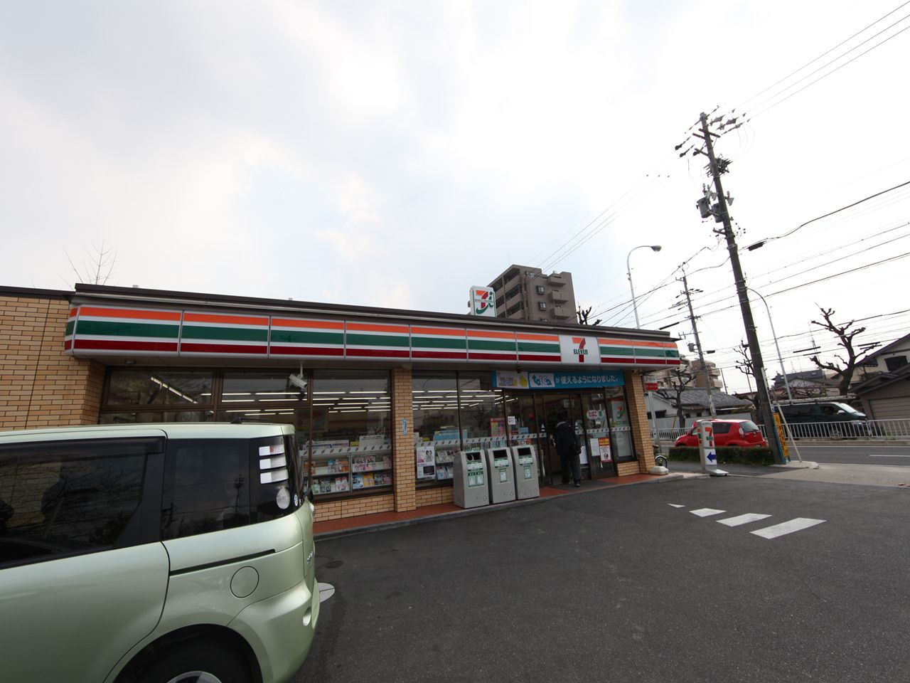 グランシャリオ覚王山 コンビニ