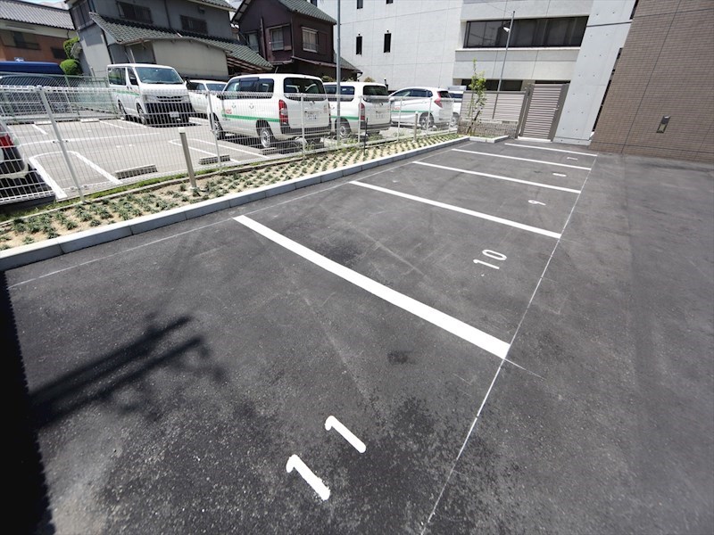 アブソルート松原 駐車場