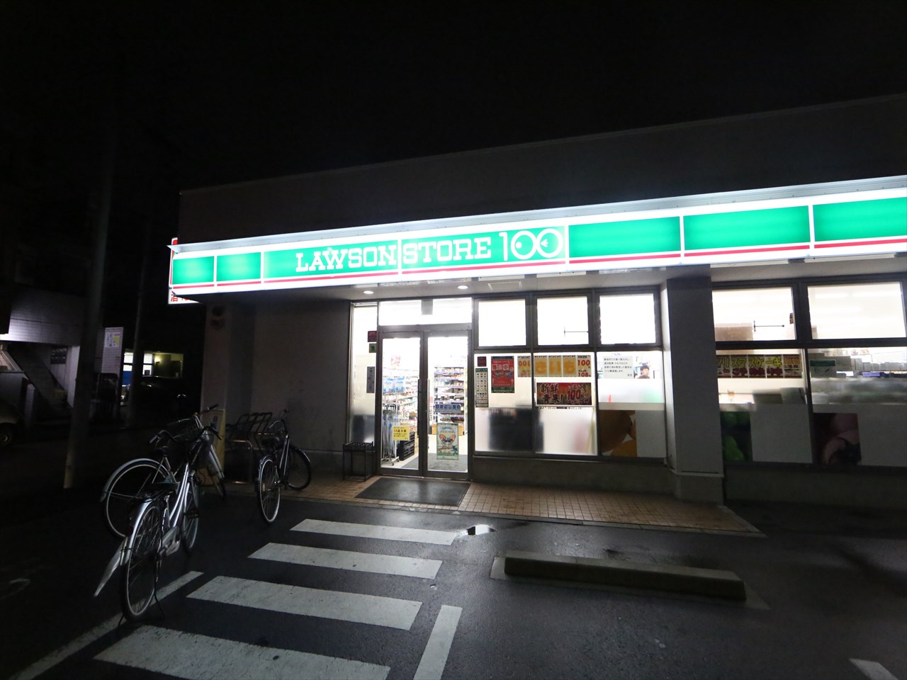 アルバーノ道徳北町 コンビニ