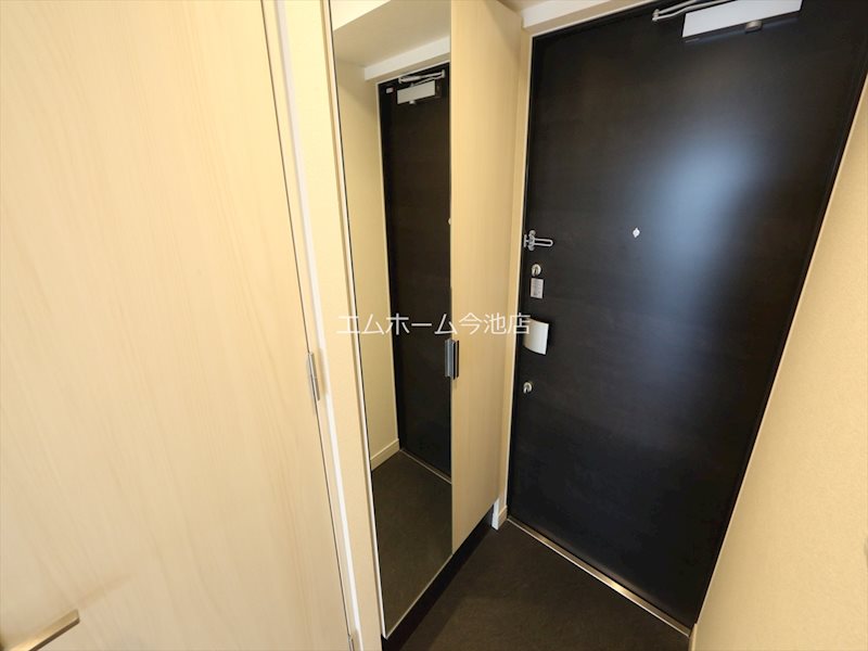 プレサンス広小路通葵 玄関