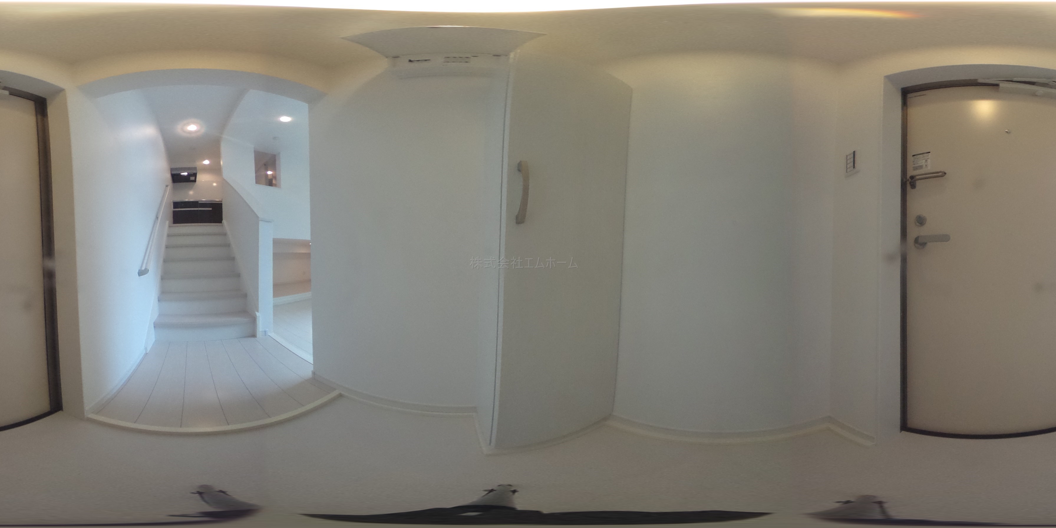 ＲＥＦＩＮＥＤ　ＴＡＳＴＥ三吉（リファインドテイスト三吉） 玄関