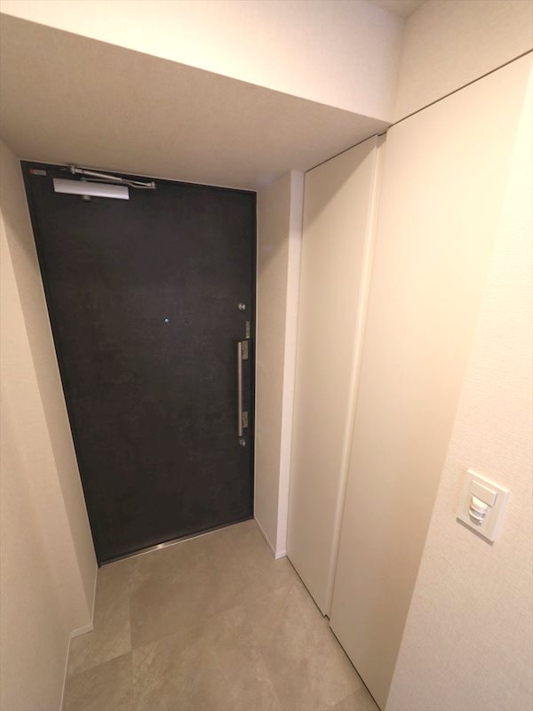 シーズンフラッツ今池NORTH 玄関