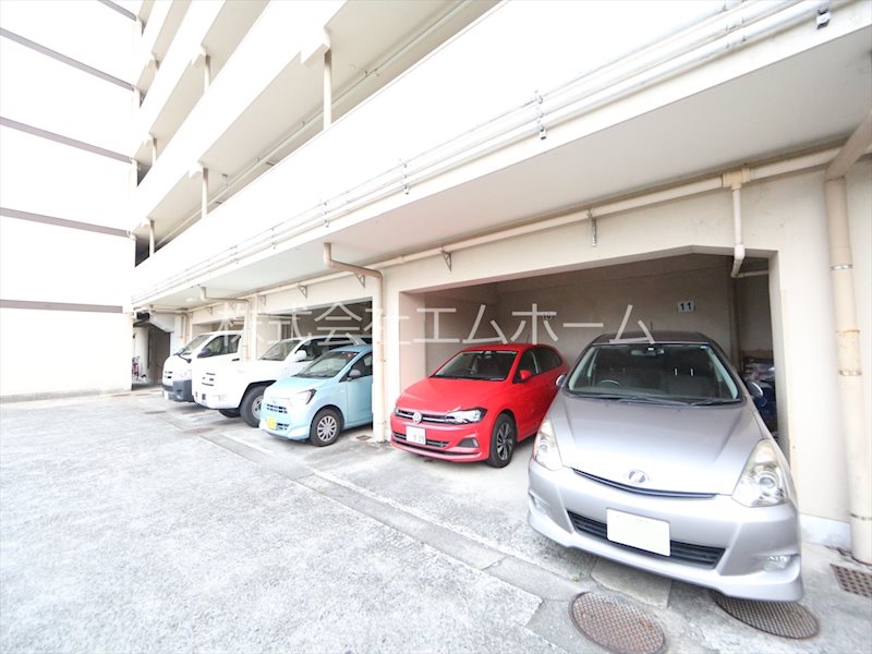 唐山ビル 駐車場