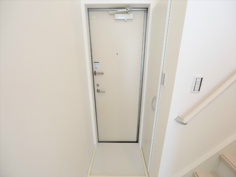 グランソレイユ三番町 玄関