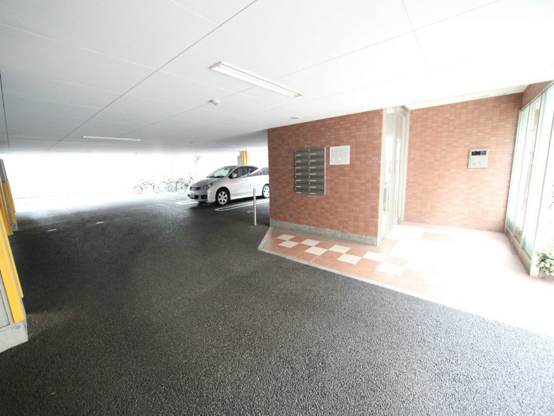 アーバンウエストみなみ 駐車場
