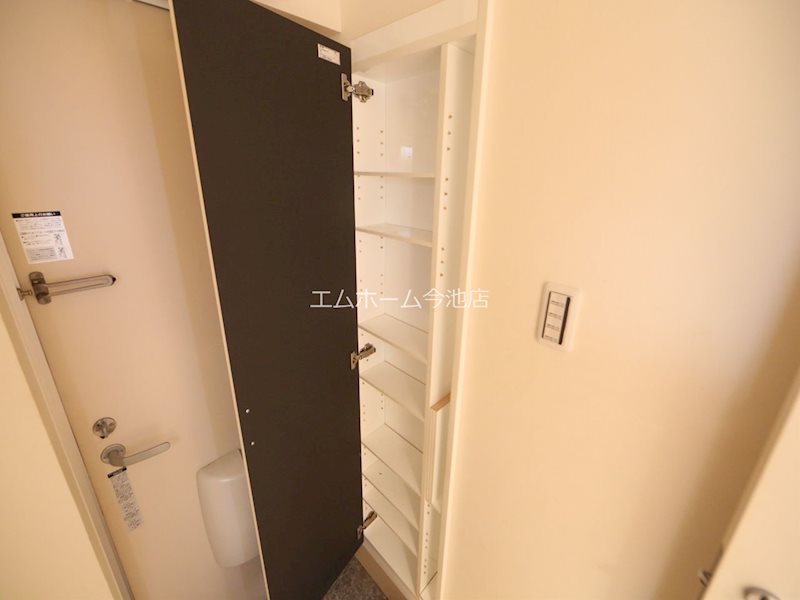 アイビス白壁（シラカベ） 玄関