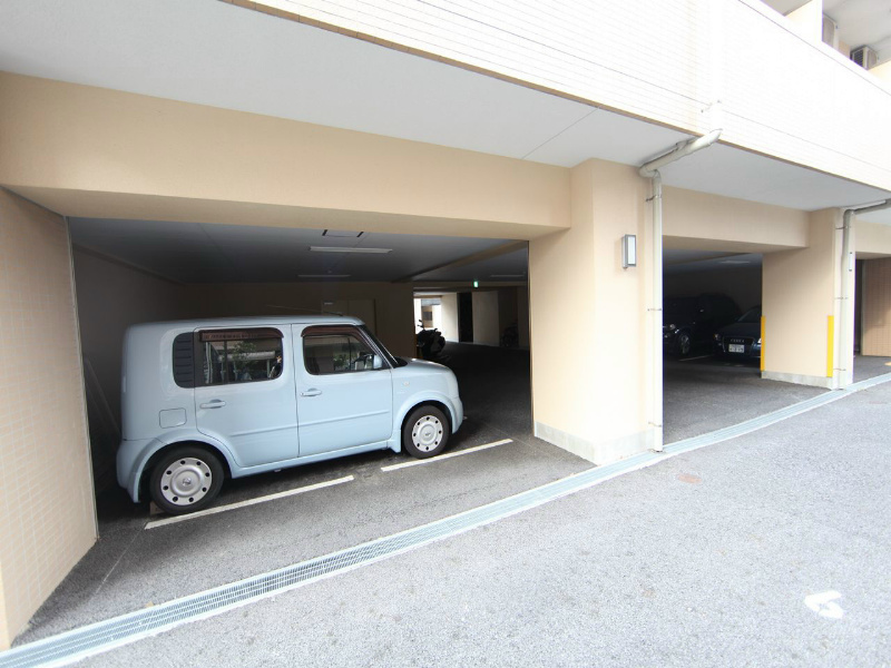 クレシェール大須 駐車場