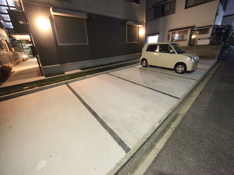 メゾンドリベルテII 駐車場